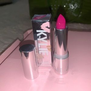 Kylie Cosmetics Rasberry Charlotte lipstick